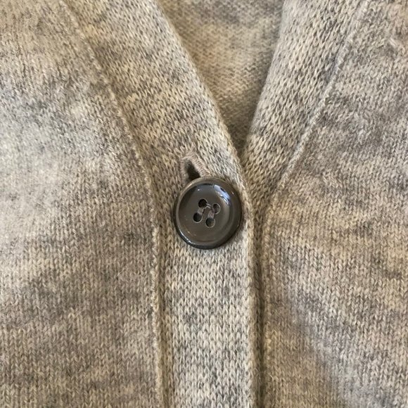 Incredibly soft J Crew XXS 100% cashmere gray cardigan - Picture 2 of 10